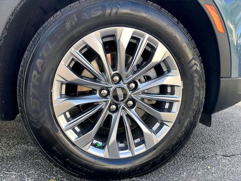 Used 2024 Cadillac XT4 Premium Luxury image 34