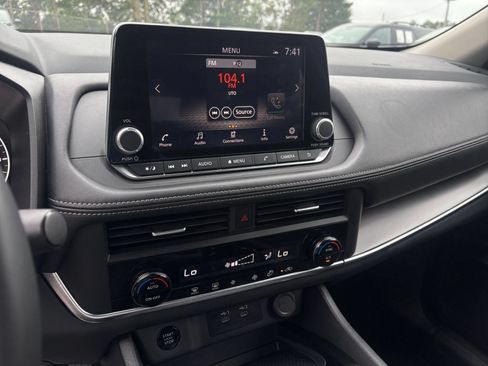 Used 2025 Nissan Rogue SV FWD image 20