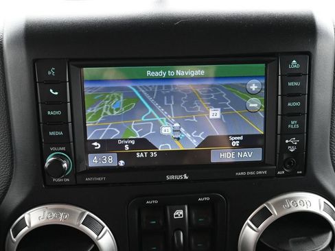 Used 2016 Jeep Wrangler Unlimited Rubicon w/ Connectivity Group AWD/4WD image 14