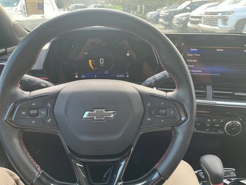 Used 2024 Chevrolet Trax RS w/ Driver Confidence Package FWD image 14