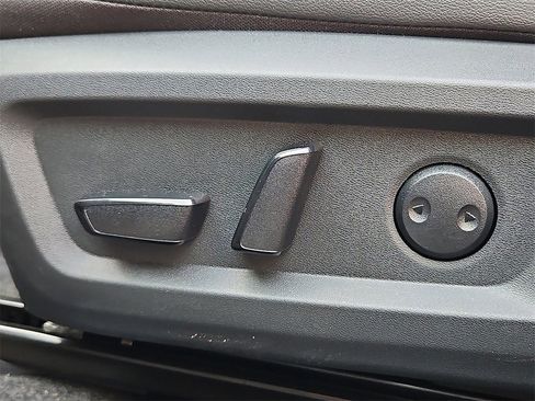 Certified 2025 Nissan Rogue SV image 27