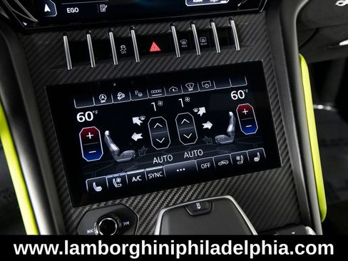 Used 2022 Lamborghini Urus AWD/4WD image 24