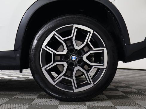 Used 2025 BMW X1 xDrive28i w/ Premium Package image 16