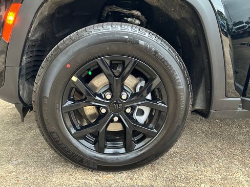 New 2026 Jeep Grand Cherokee Altitude AWD/4WD image 27