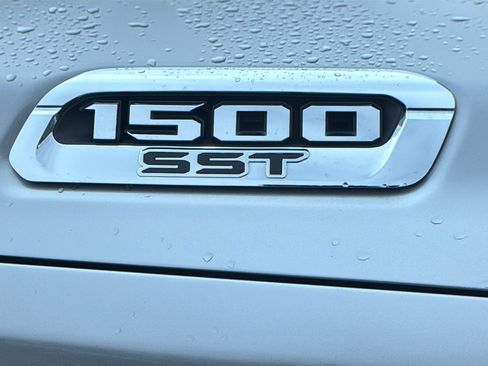 Used 2025 RAM 1500 Laramie AWD/4WD image 9