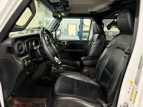 Used 2018 Jeep Wrangler Unlimited Sahara w/ Dual Top Group AWD/4WD image 7
