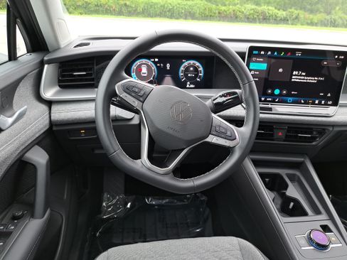 Certified 2025 Volkswagen Tiguan S FWD image 16