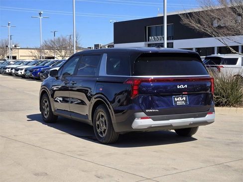 New 2026 Kia Carnival LX image 3