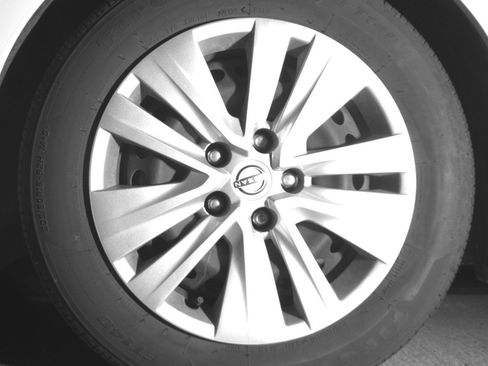 Used 2025 Nissan Sentra S image 12