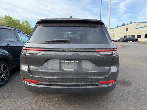 Used 2023 Jeep Grand Cherokee Altitude AWD/4WD image 6