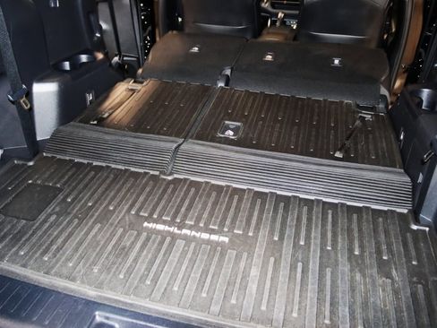 Used 2021 Toyota Highlander XLE image 67