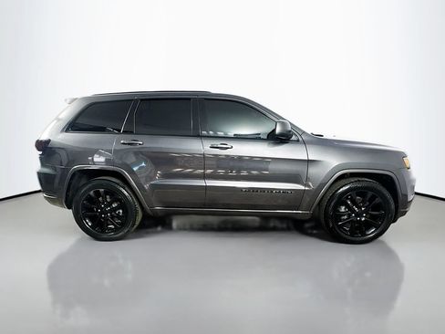 Used 2018 Jeep Grand Cherokee Altitude RWD image 9