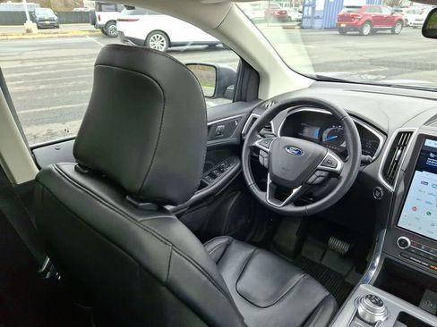 Used 2021 Ford Edge Titanium image 15