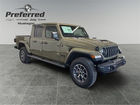 New 2025 Jeep Gladiator Sport image 1
