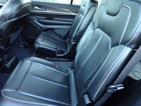 Used 2023 Jeep Grand Cherokee L Limited w/ Black Appearance Package image 22