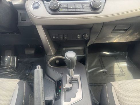 Used 2018 Toyota RAV4 XLE AWD/4WD image 11