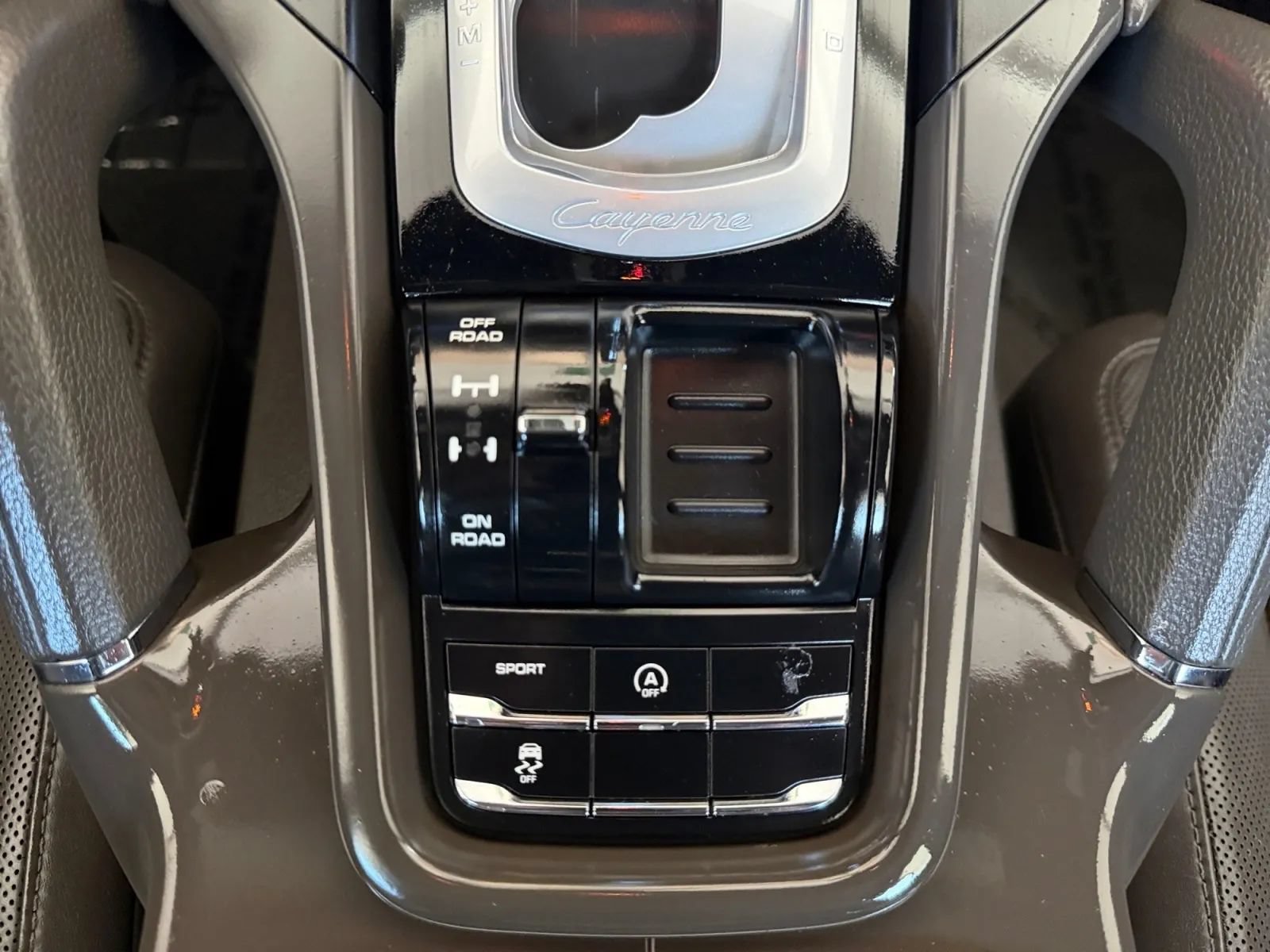Used 2016 Porsche Cayenne AWD/4WD image 18