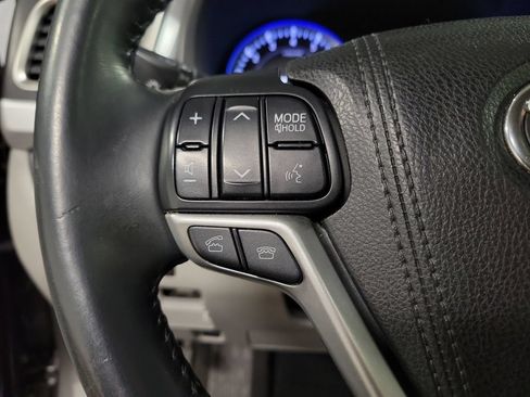 Used 2016 Toyota Highlander Limited w/ Driver Technology Package FWD image 24