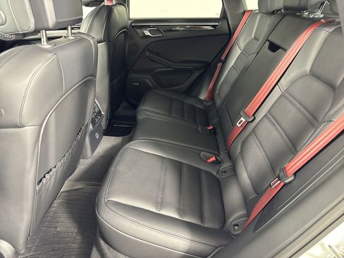 Used 2025 Porsche Macan image 15
