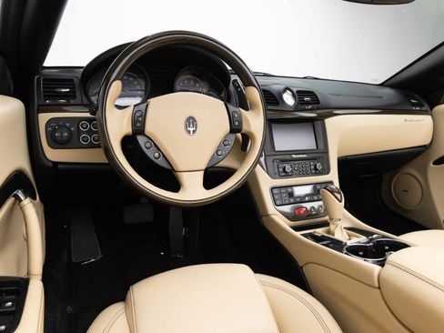 Used 2015 Maserati GranTurismo Convertible RWD image 6