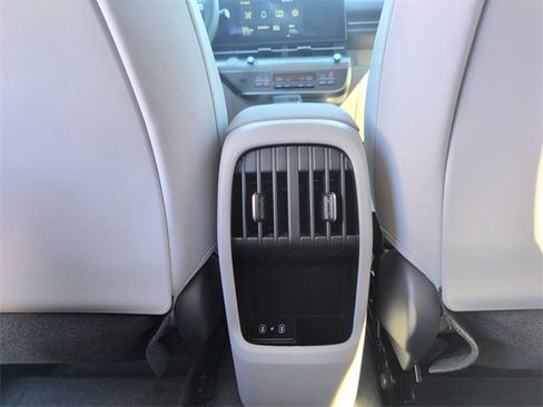 Used 2024 Hyundai Kona SEL image 30