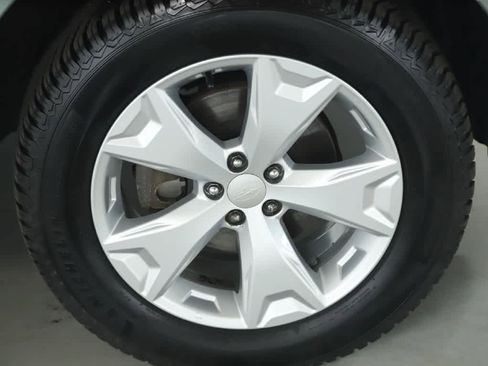 Used 2016 Subaru Forester 2.5i Premium w/ All-Weather Package AWD/4WD image 10