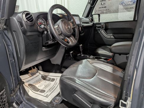 Used 2018 Jeep Wrangler Unlimited Sahara AWD/4WD image 14