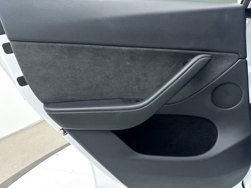 Used 2023 Tesla Model Y Long Range image 34