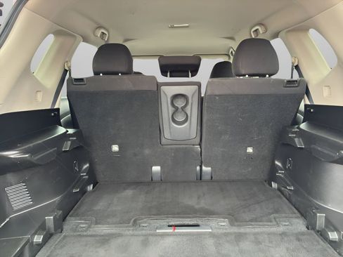 Used 2016 Nissan Rogue SV image 12