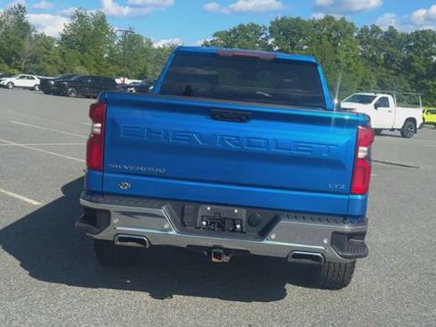 Used 2022 Chevrolet Silverado 1500 LTZ w/ Z71 Off-Road Package AWD/4WD image 7