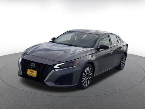 Used 2025 Nissan Altima 2.5 SV FWD image 6