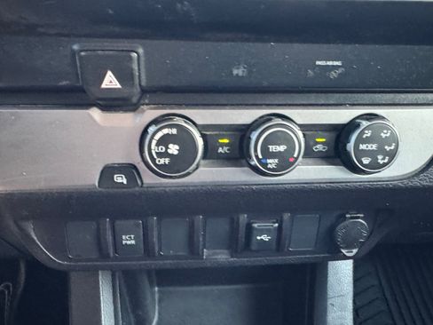 Used 2021 Toyota Tacoma SR w/ SR Convenience Package image 18