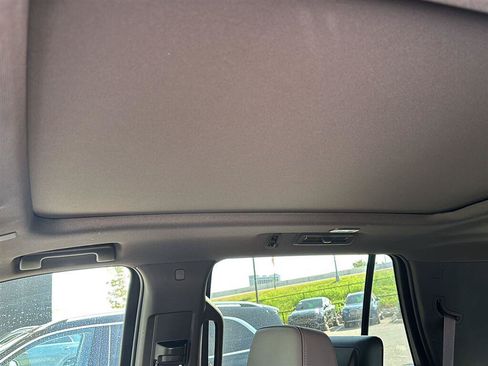 Used 2023 GMC Yukon SLT AWD/4WD image 15