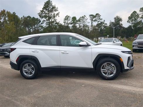 New 2025 Hyundai Tucson SE image 4