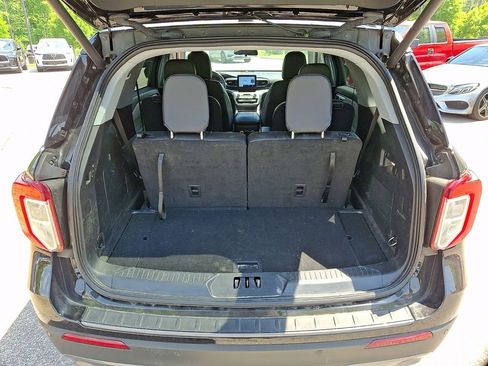 Used 2023 Ford Explorer XLT w/ Equipment Group 202A AWD/4WD image 29