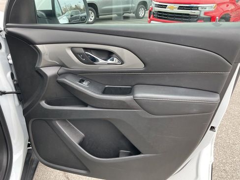 Used 2023 Chevrolet Traverse LT image 29