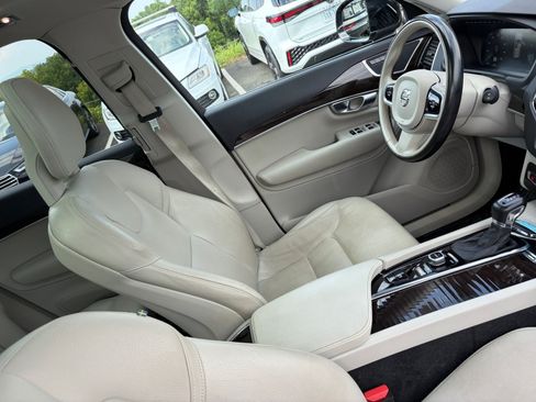 Used 2017 Volvo XC90 T6 Momentum w/ Vision Package AWD/4WD image 32