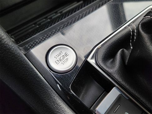 New 2025 Volkswagen Taos SEL image 15