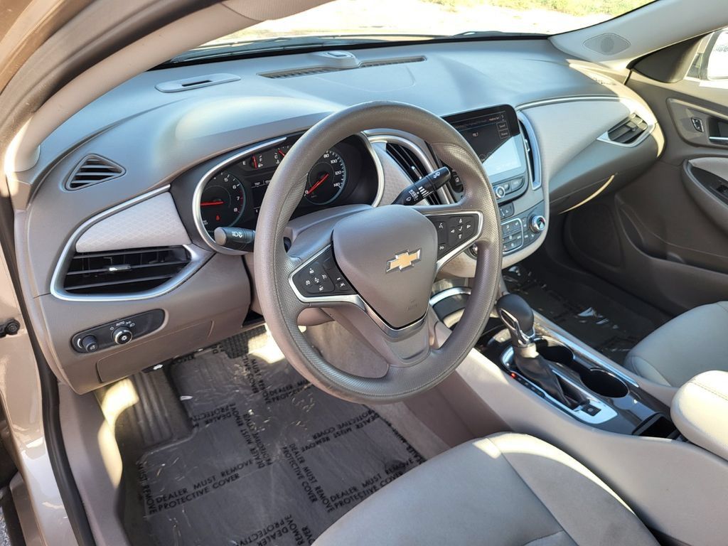Used 2025 Chevrolet Malibu LT FWD image 8