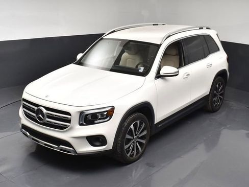 Used 2021 Mercedes-Benz GLB 250 w/ Premium Package image 40