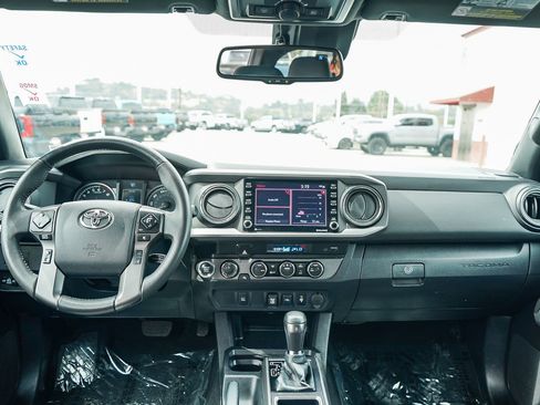 Certified 2023 Toyota Tacoma TRD Off-Road AWD/4WD image 13