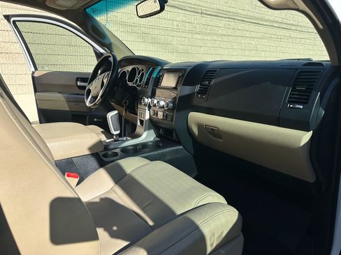 Used 2014 Toyota Sequoia Limited AWD/4WD image 14