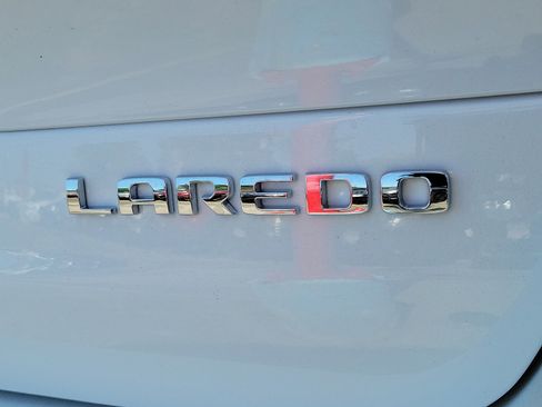 New 2023 Jeep Grand Cherokee L Laredo image 5