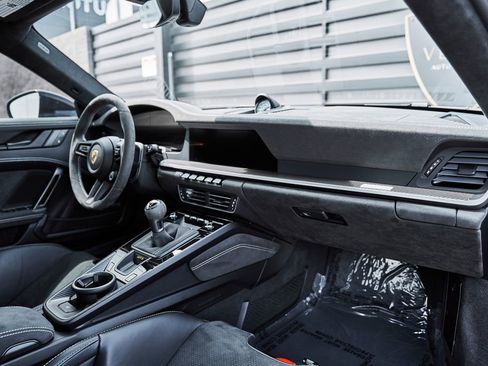 Used 2025 Porsche 911 GT3 RWD image 42