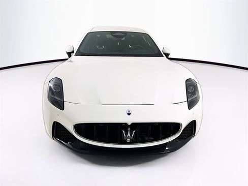 Used 2024 Maserati GranTurismo Modena image 2