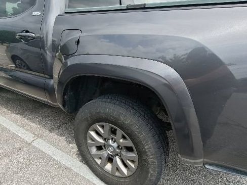 Used 2018 Toyota Tacoma SR5 RWD image 8