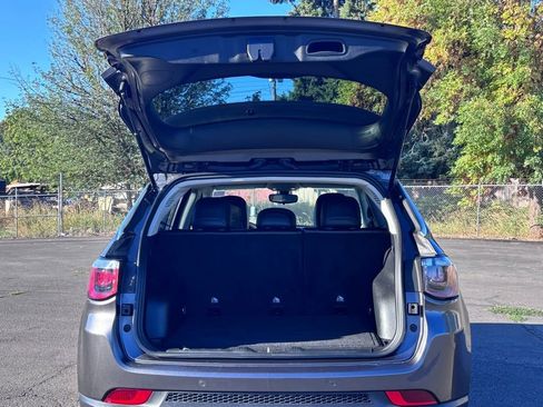 Used 2019 Jeep Compass Latitude w/ Cold Weather Group image 10