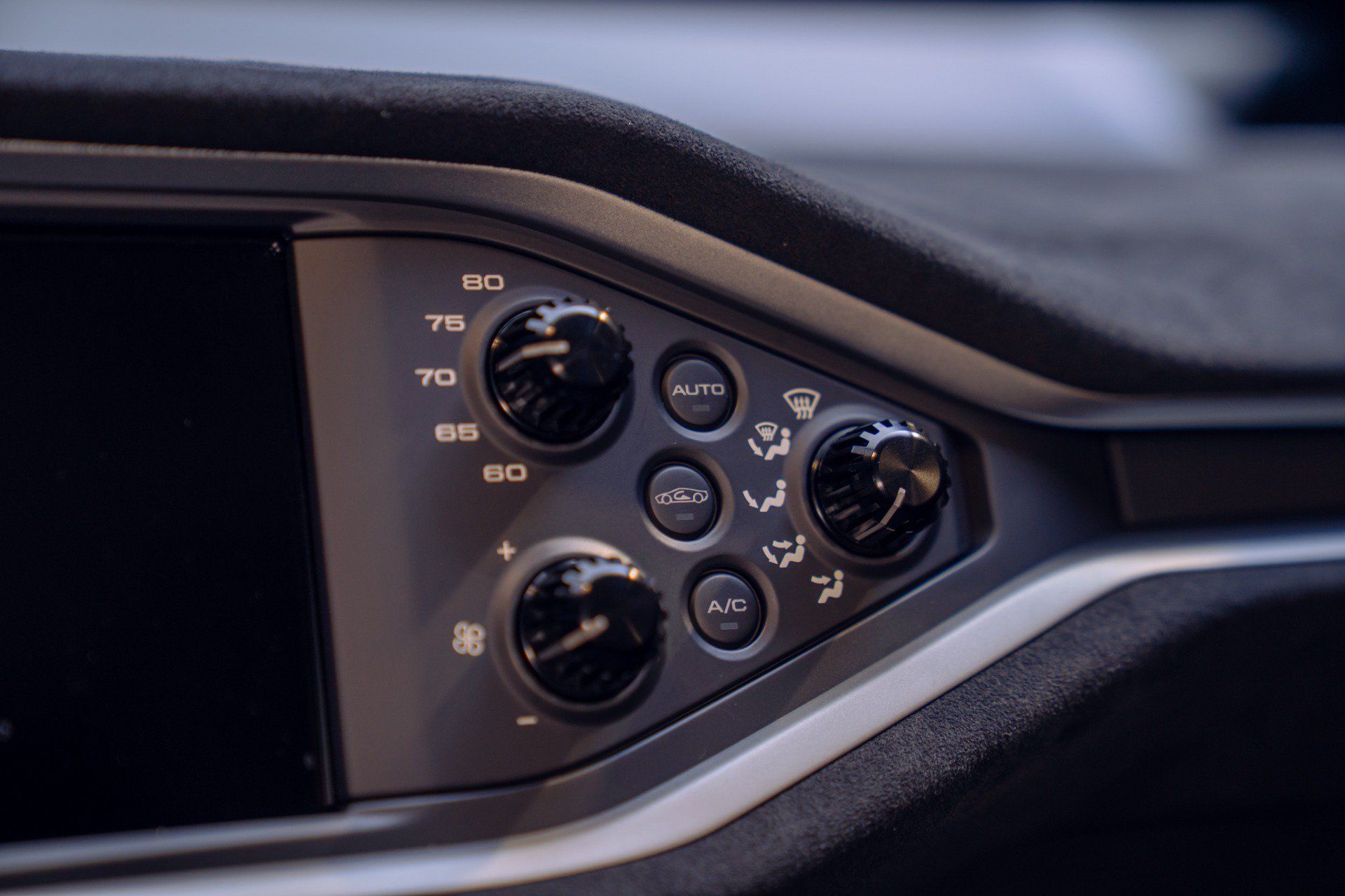 Used 2021 Ford GT RWD image 46
