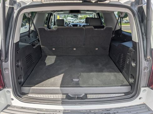 Used 2020 Chevrolet Suburban LT AWD/4WD image 32