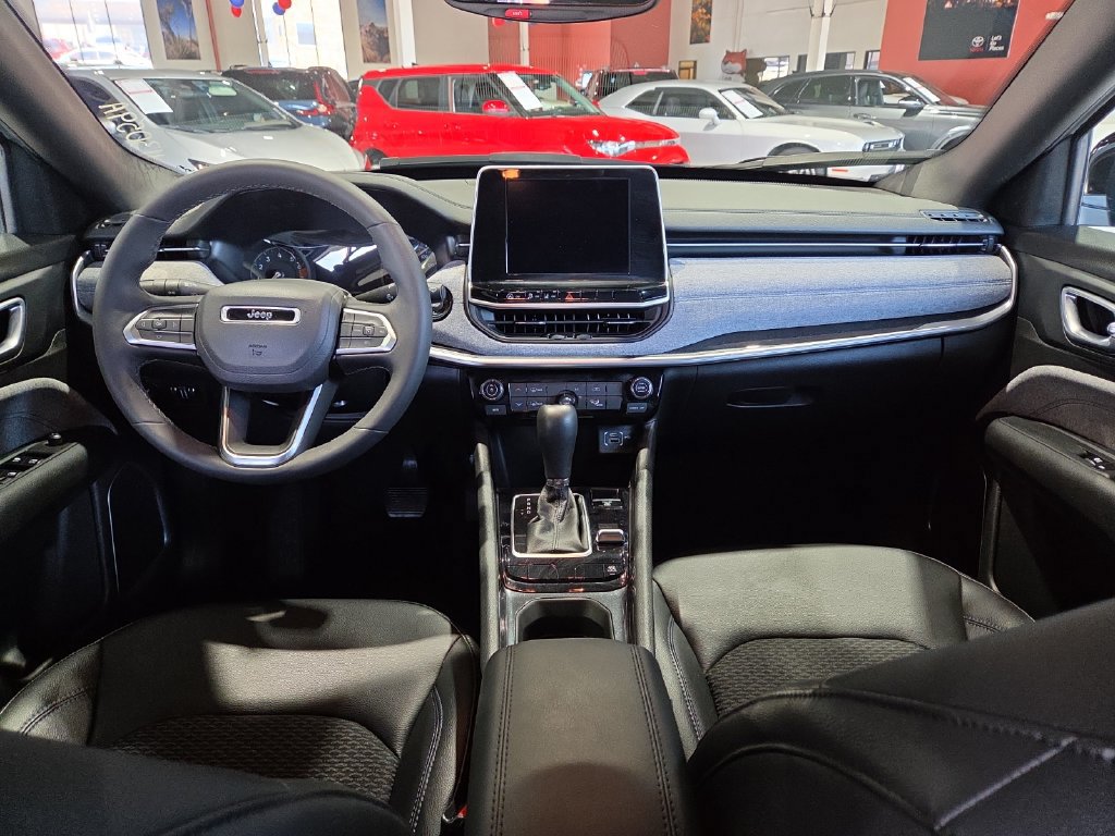 Used 2026 Jeep Compass Latitude AWD/4WD image 17